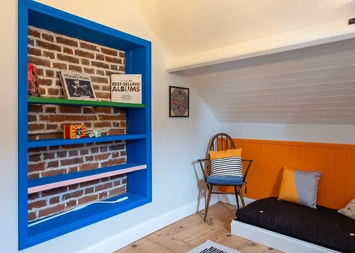 1960S Inspired City Centre Apartment For 4 With Parking