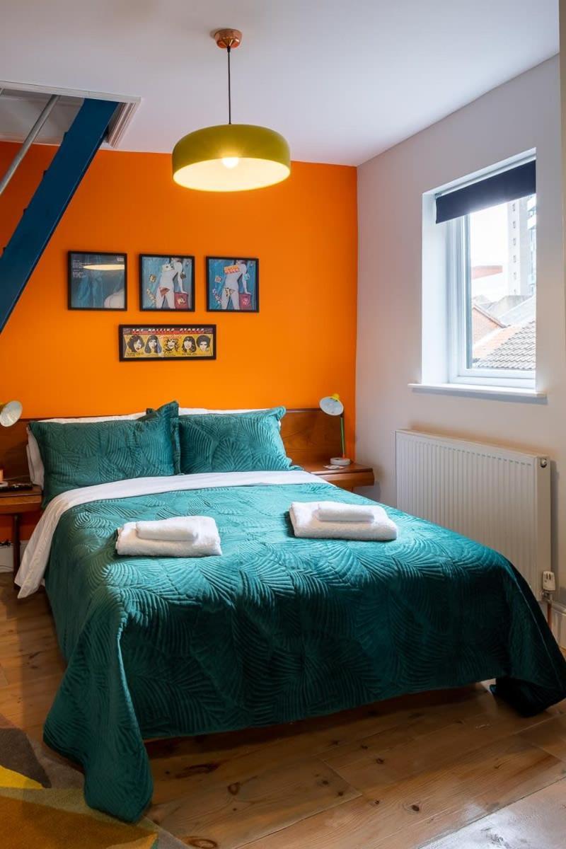 1960s Inspired Centre For 4 With Parking Apartment